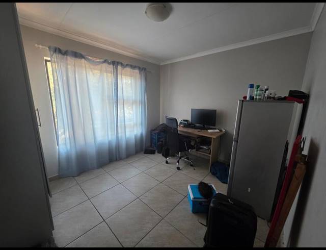 2 BEDROOM PROPERTY TO RENT IN LAKEFIELD